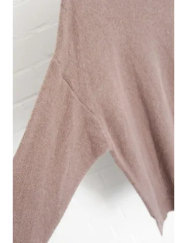 Nahaufnahme ärmel des schlammfarbenen Pullovers