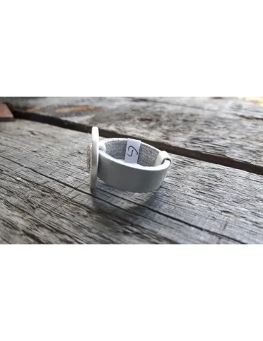 Ring Damenring Echtes Leder Metall hellgrau silber Strass Gr. 19 RX5177