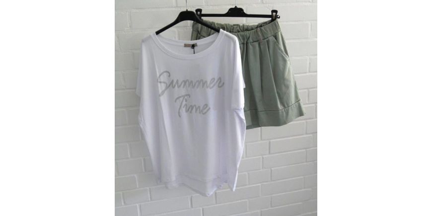 Sommer Outfit 2025 – Luftiges T-Shirt & Trendige Shorts 
