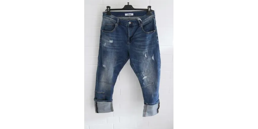 Boyfriend-Jeans mit Patch-Design