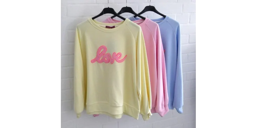 Sweatshirts mit Love-Print in zarten Pastellfarben