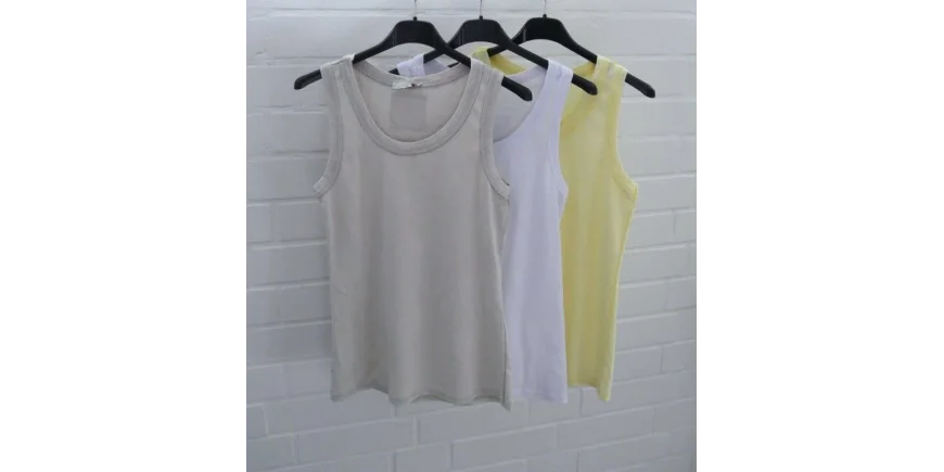 Must-have Basics: Verwaschene Tops in Beige, Weiß & Gelb