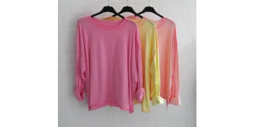 Frühlings-Look: Oversize Longshirts mit Kontrastnähten