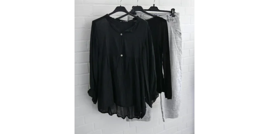 Edler Layering-Look: Schwarze Bluse & graue Jeans