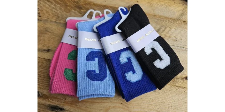 Trend-Socken mit Buchstaben-Patch