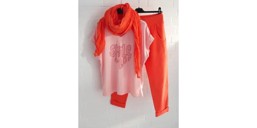 Frühlings-Look: „SMILE A LOT“ Shirt & Orange Jogger