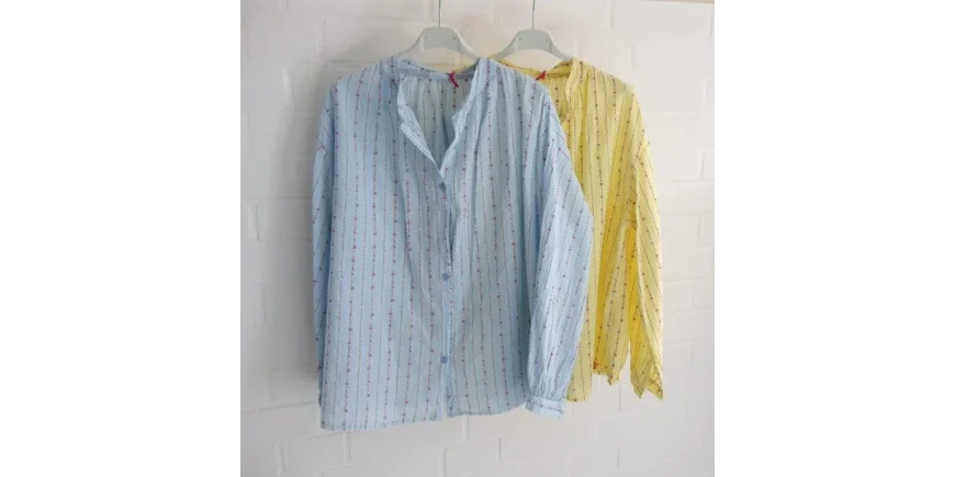 Leichte Blusen in frischen Frühlingsfarben