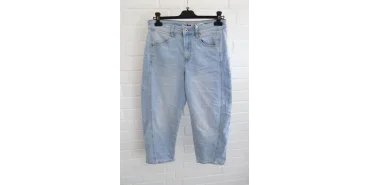 Hellblaue 7/8 Jeans: Der Trend-Look für sonnige Tage