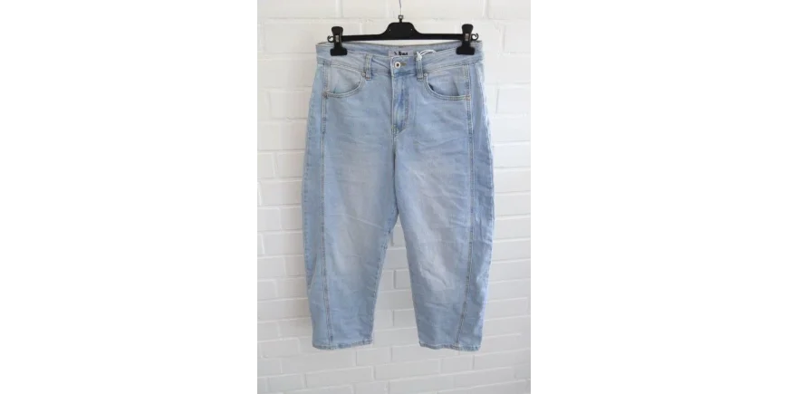Hellblaue 7/8 Jeans: Der Trend-Look für sonnige Tage