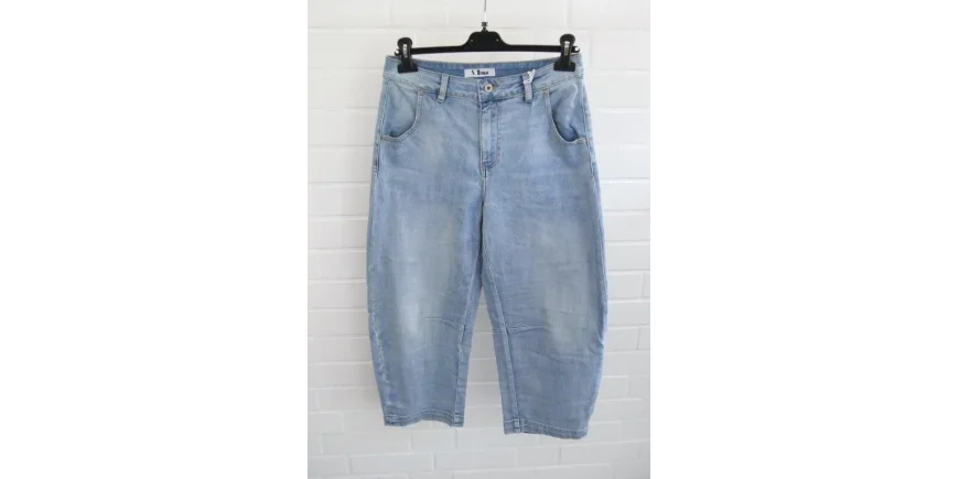 Trend Barrel Leg Jeans: Der lässige Denim-Look
