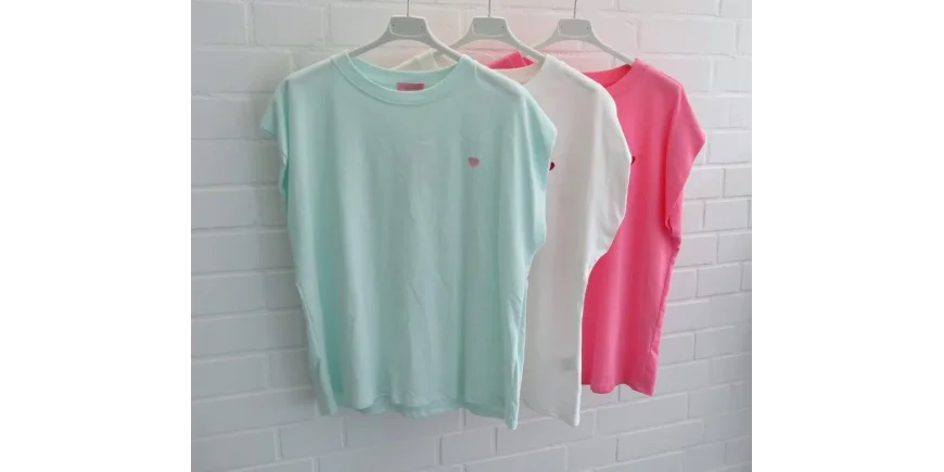 T-Shirts mit Herz-Stickerei