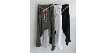 Leinen-Baggy mit Gürtel: Der Sommer-Trend
