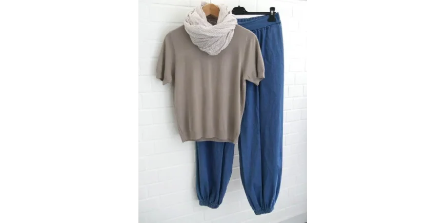 Elegantes Set: Taupe Strickshirt & Denim-Hose