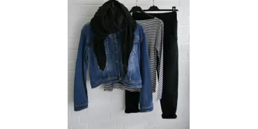 Casual Style: Jeansjacke, Streifen-Shirt & Hose