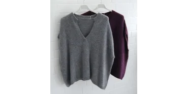 Trend-Look: Flauschige Strickpullunder mit V-Ausschnitt