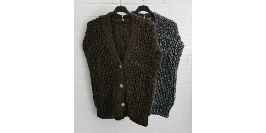 Trend-Look: Grobgestrickte Strickwesten mit Knöpfen