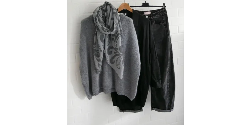 Casual-Look: Oversize-Strick & Black Denim
