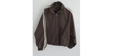 Trend-Look: Braune Track-Jacket mit Streifen