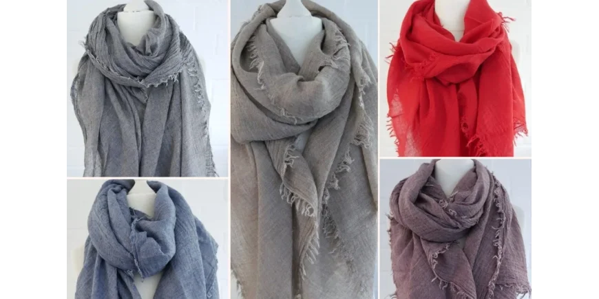 Fransenschals: Die schönsten Farben für dein Outfit