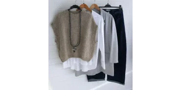 Stylischer Lagenlook: Strickweste, Bluse & Blazer