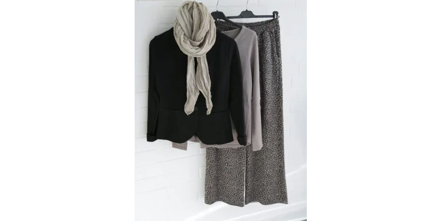 Leo-Hose stilvoll stylen: Lässiger Look mit Blazer