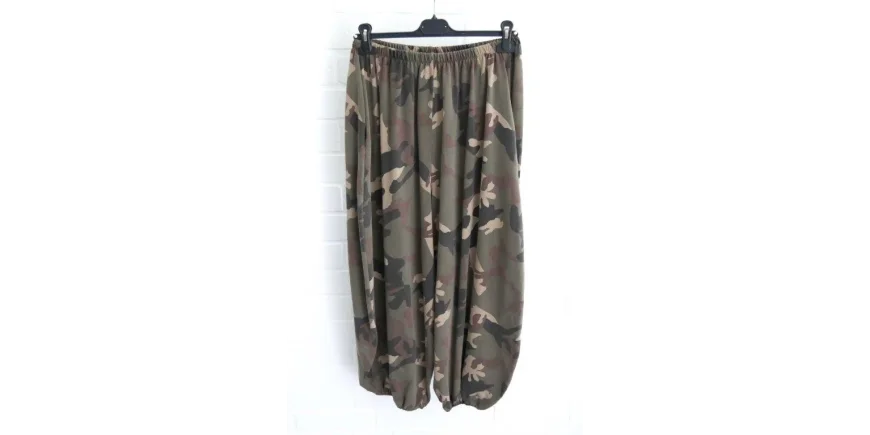 Camouflage-Haremshose stylen: Lässiger Camo-Trend