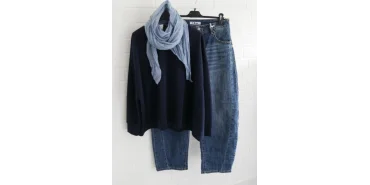Lässiger Denim-Look: Barrel Jeans & Scuba-Sweatie