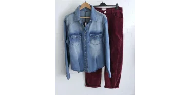 Lässiger Denim-Look: Jeanshemd & Cordhose in Beere