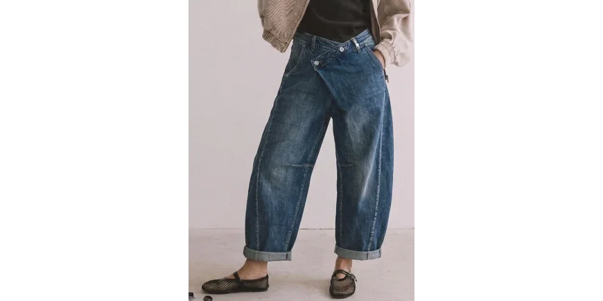 Asymmetrische Barrel-Leg Jeans: Trend-Look & Styling