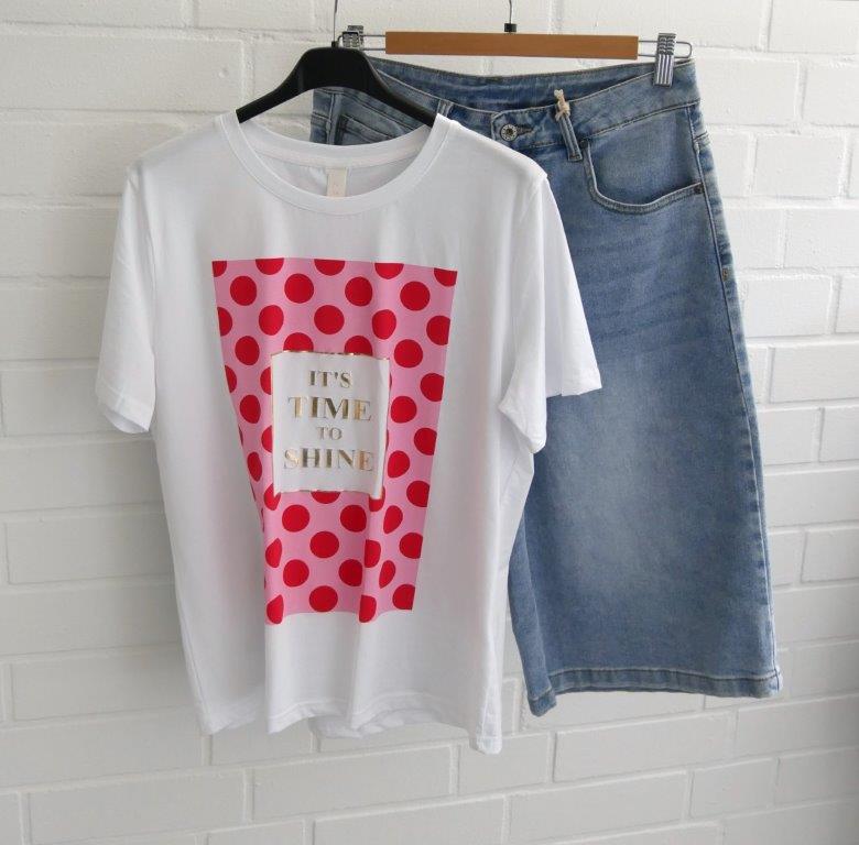 Jeans Bermuda mit kurzarm Shirt und Brust Print